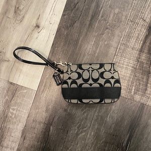 Coach Wristlet 🖤